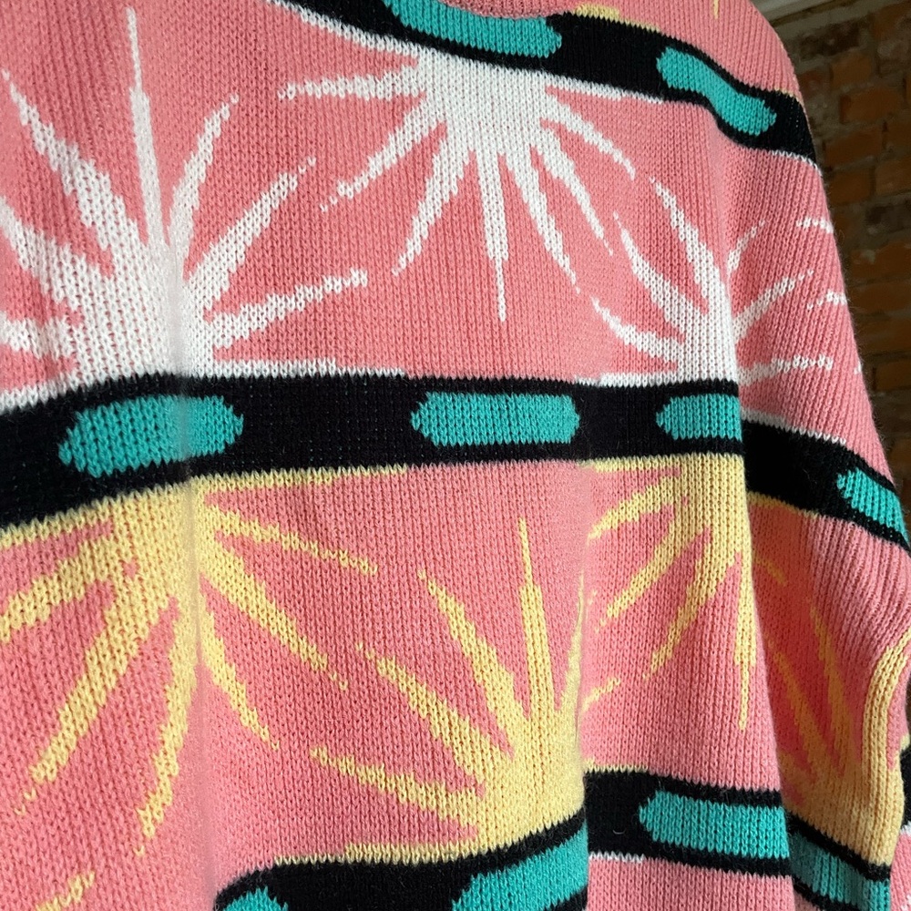 🎂 🌷 3/$30 🎉 🌟 Colorful Vintage Sweater - Picture 3 of 3